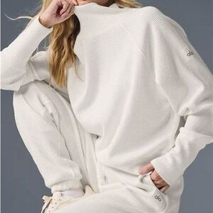 Alo Yoga Waffle Weekend Escape Mock Neck Long Sleeve - Ivory